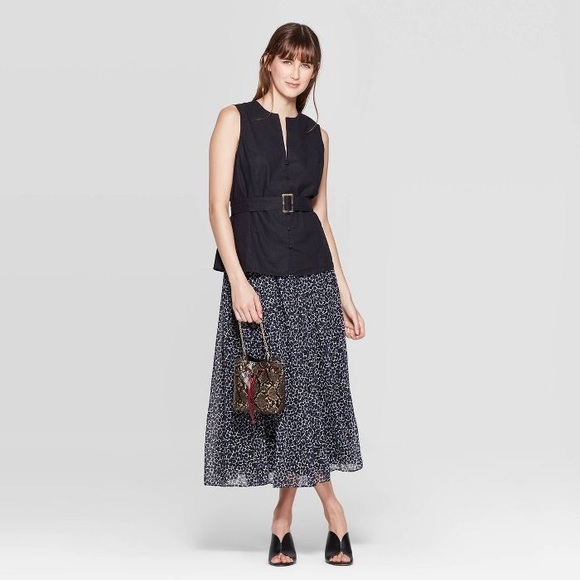 NWT Sleeveless Belted Button Up Black Top - Picture 5 of 6